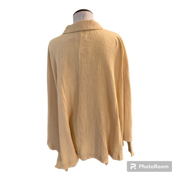 Oli & Hali, M/L, Light Yellow Button down Oversize Blouse. - Picture 6 of 10